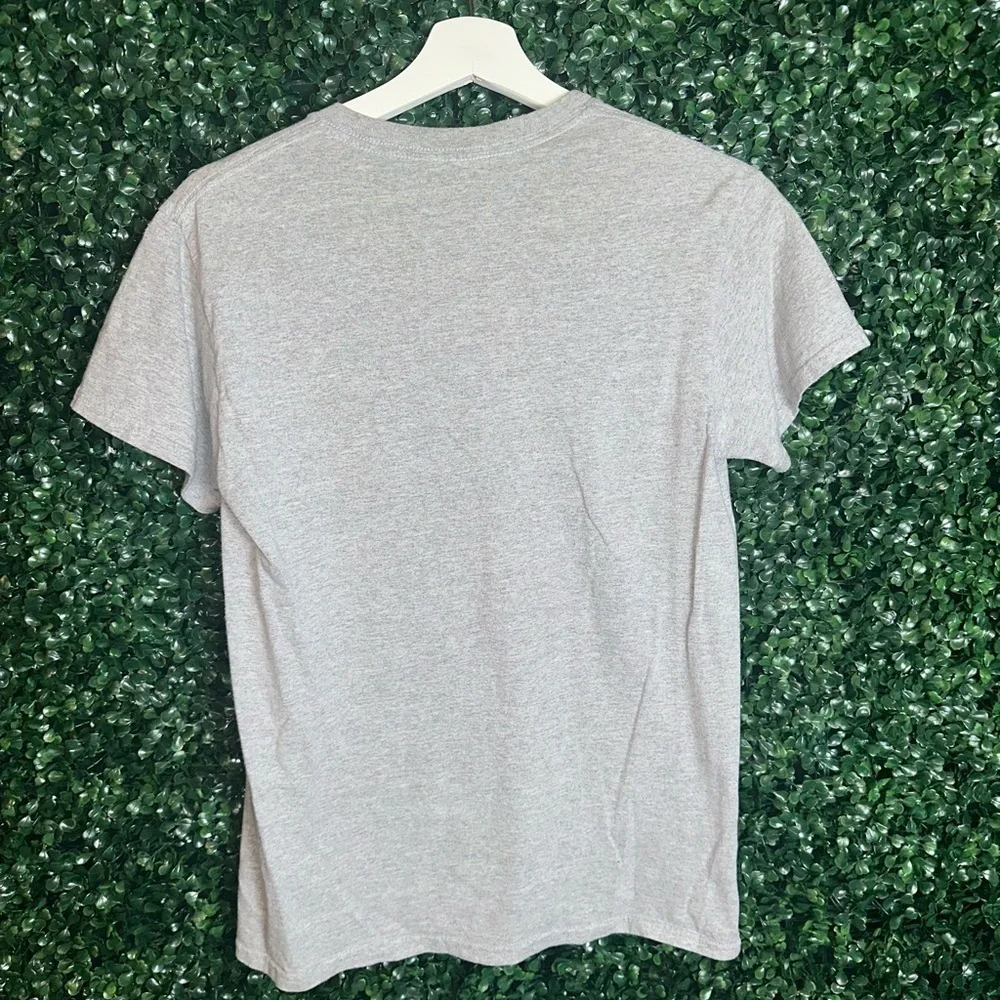 Men’s Gray Streetwear Red Logo Short SleeveT-Shirt Size Small Casual Wear - Picture 3 of 3